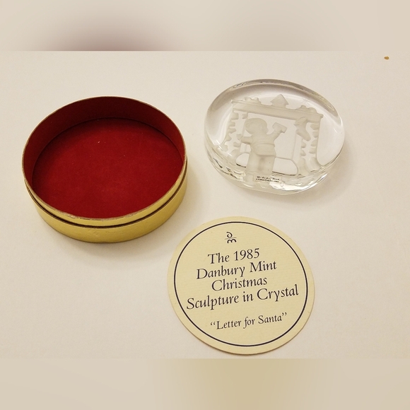 The 1985 Danbury Mint Christmas  Sculpture in Crystal Letter for Santa in Box - Picture 2 of 9